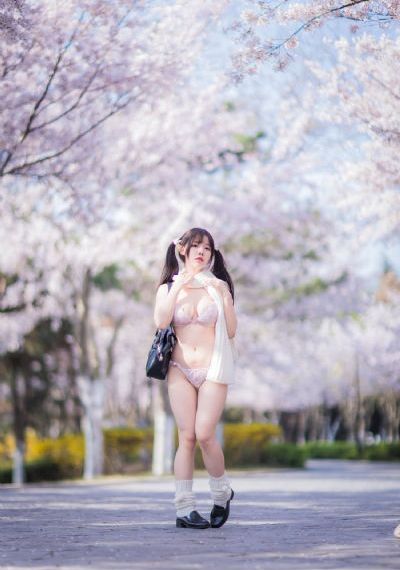 让娇妻尝试两根一起进3p视频