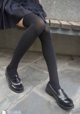 精子从高跟鞋里溢出来