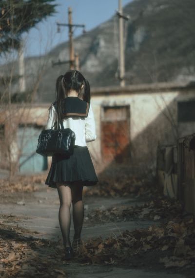 老汉胯下的女学生