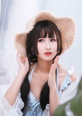商务旅行戴绿帽子的女老板