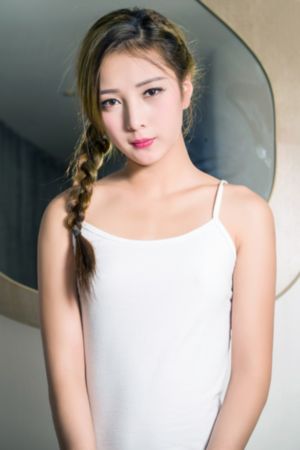 丝袜老师踩我的喷水