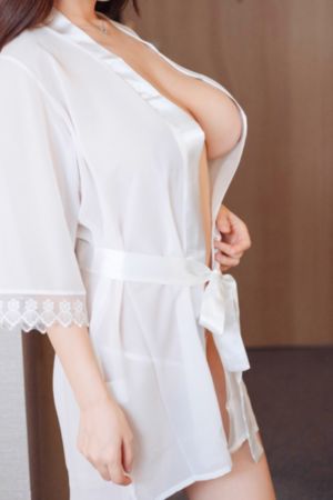 巨胸女仆服务在线播放