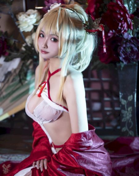 坑神偷拍美眉tp女厕嘘嘘