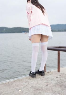 《年轻女教师2》在线播放